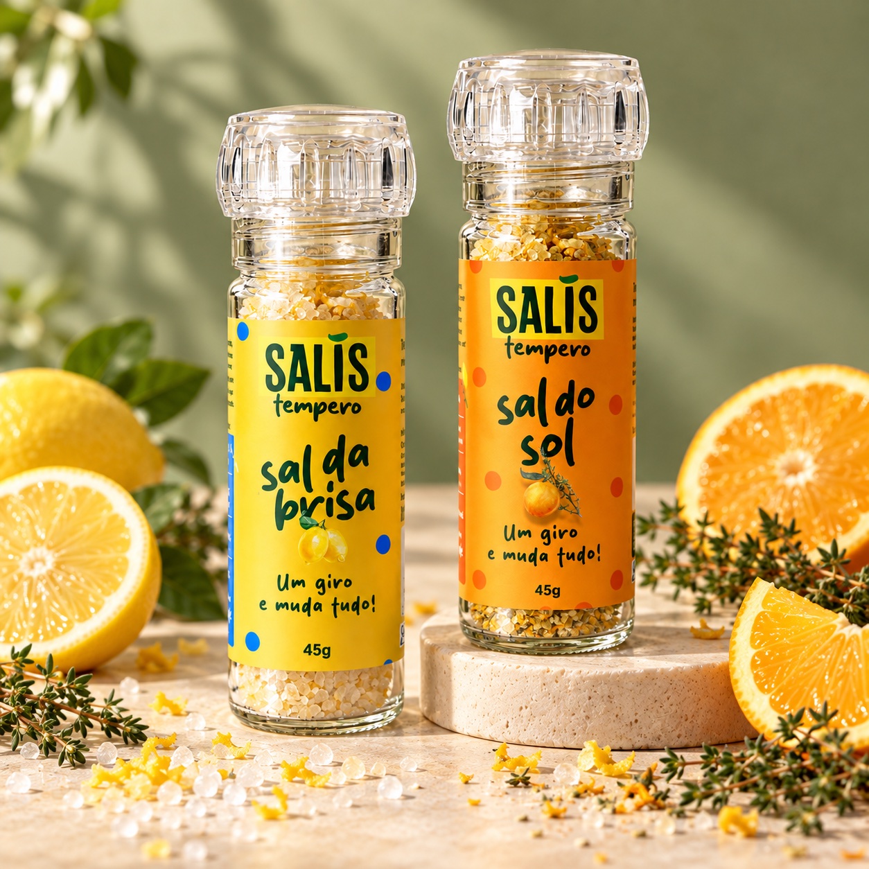Sais cítricos artesanais de limão siciliano e laranja com tomilho, com frutas e ervas frescas
